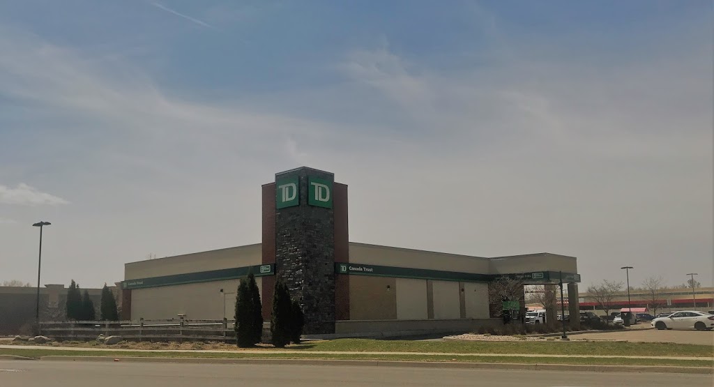 Kemptville Colonnade Retail Centre | Highway 43 & Highway 416, Kemptville, ON K0G 1J0, Canada | Phone: (613) 225-8118