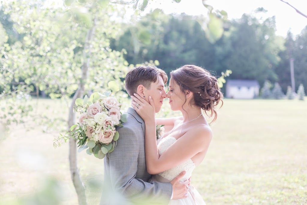 Emily B Photography | 28 Gee Crescent, Lindsay, ON K9V 0H1, Canada | Phone: (705) 341-0216
