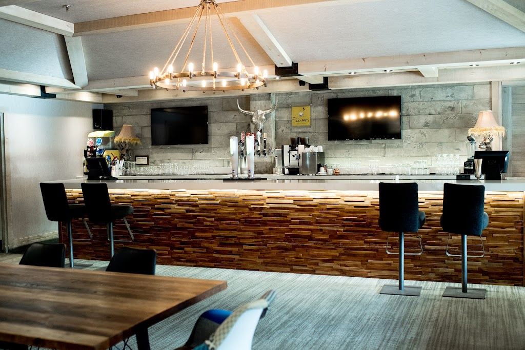 Bar Lounge Le Boudoir | 246 Chem. du Lac-Millette #2, Saint-Sauveur, QC J0R 1R3, Canada | Phone: (450) 227-1811