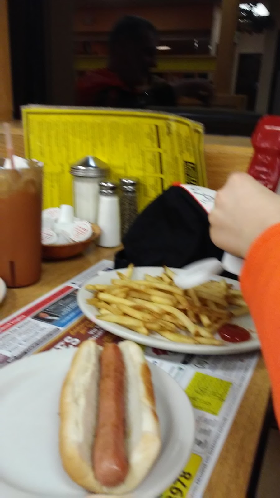 Louies Texas Red Hots | 3905 Southwestern Blvd, Orchard Park, NY 14127, USA | Phone: (716) 648-6200