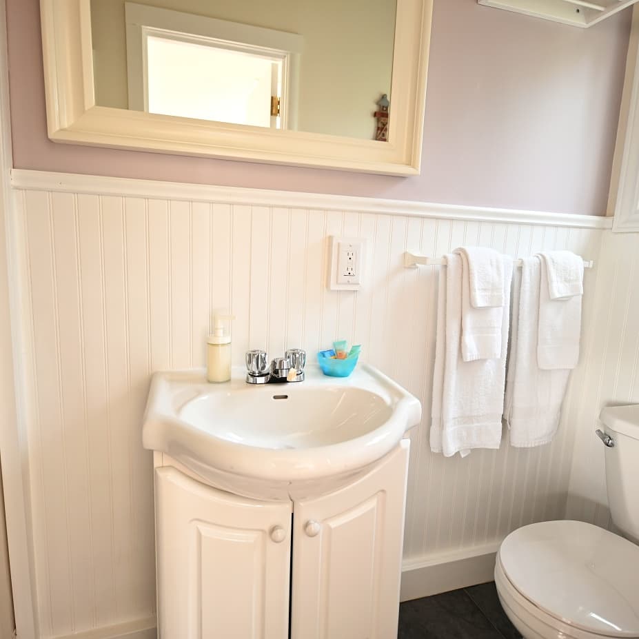Atlantic View Motel and Cottages | 230 Masons Beach Rd, Lunenburg, NS B0J 2C0, Canada | Phone: (902) 634-4545