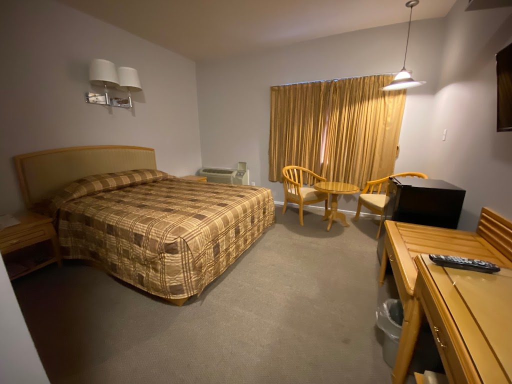 Hotel DeOro | 639 Main St, Lillooet, BC V0K 1V0, Canada | Phone: (250) 256-2355