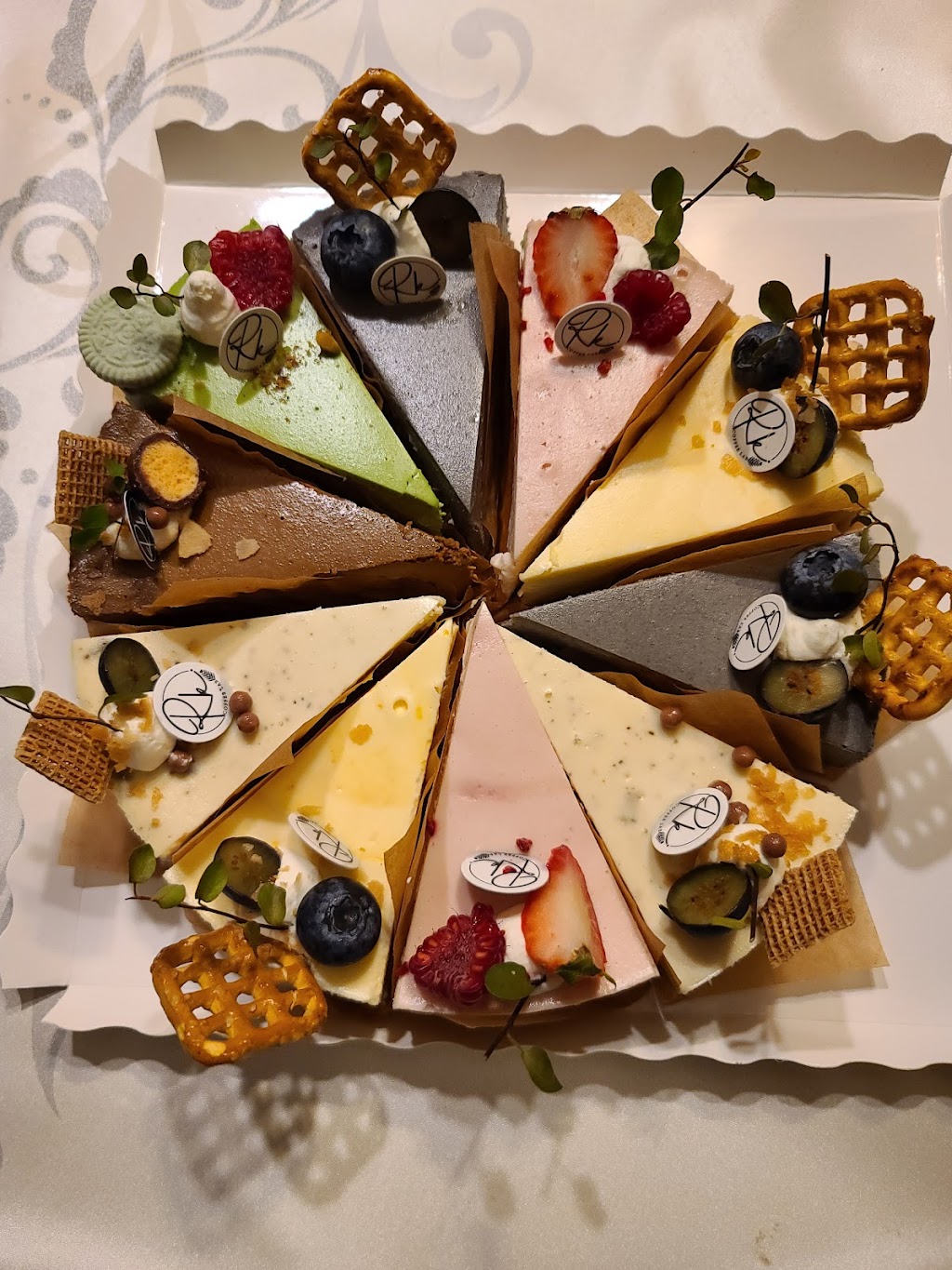 R Ki Dessert Studio | 3993 Chatham St #13, Richmond, BC V7E 2Z6, Canada | Phone: (604) 271-0278