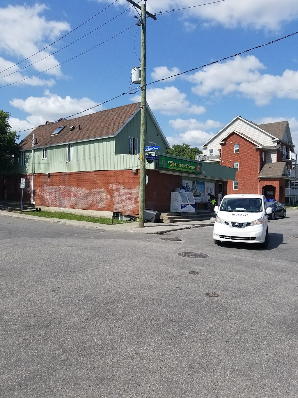 Convenience Chenier & Brothers | 221 Rue Notre-Dame-de-lîle, Gatineau, QC J8X 3T7, Canada | Phone: (819) 777-8989