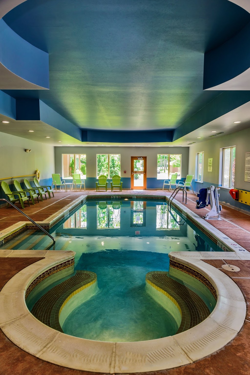 Holiday Inn Express & Suites Hamburg | 3565 Commerce Pl, Hamburg, NY 14075, USA | Phone: (716) 648-9200