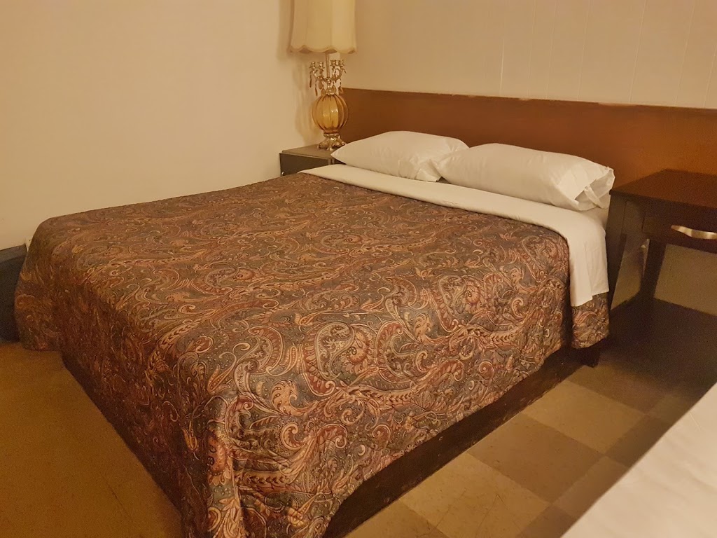 Golf Inn | 13071 Lundys Ln, Niagara Falls, ON L2E 6S4, Canada | Phone: (647) 701-3808