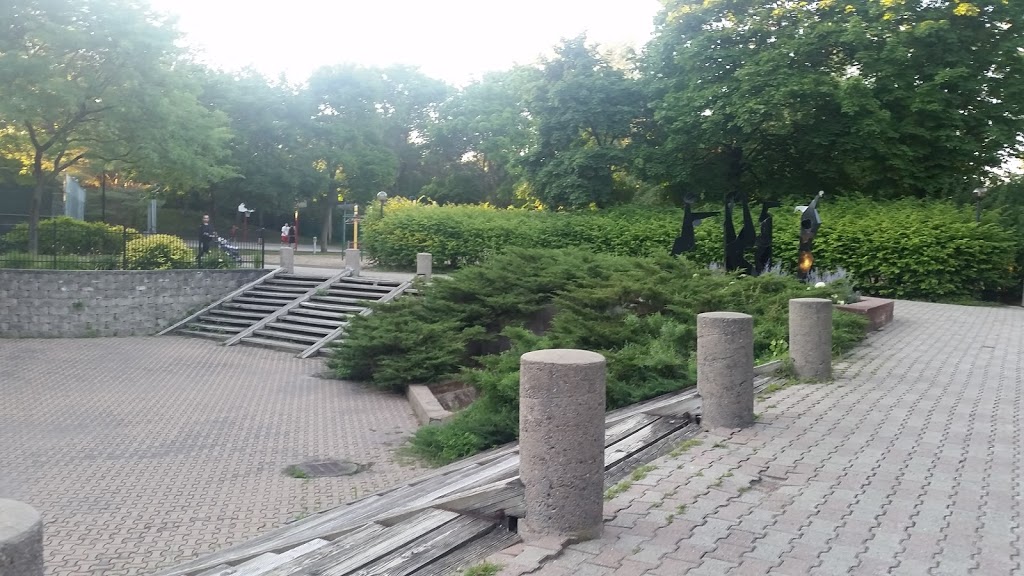 Parc Rembrandt | Avenue Rembrandt, Côte Saint-Luc, QC H4W, Canada | Phone: (514) 872-0311