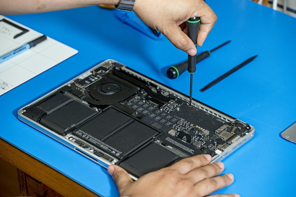 Midtown Tech | 1391 Yonge St, Toronto, ON M4T 1Y4, Canada | Phone: (416) 925-8324