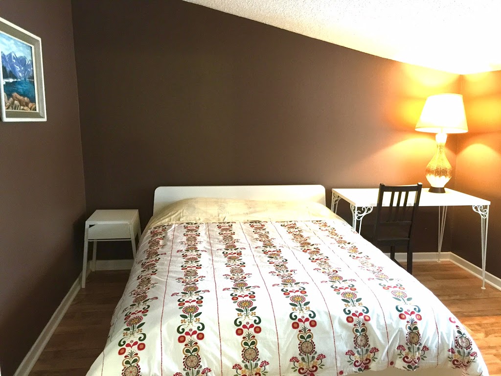 Cha Guest House | 135 St Lawrence St, Merrickville, ON K0G 1N0, Canada | Phone: (613) 252-2777