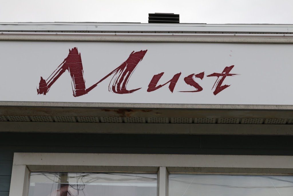 Le Must | 1275 Chemin de Saint-Jean, La Prairie, QC J5R 2L6, Canada | Phone: (450) 444-0450