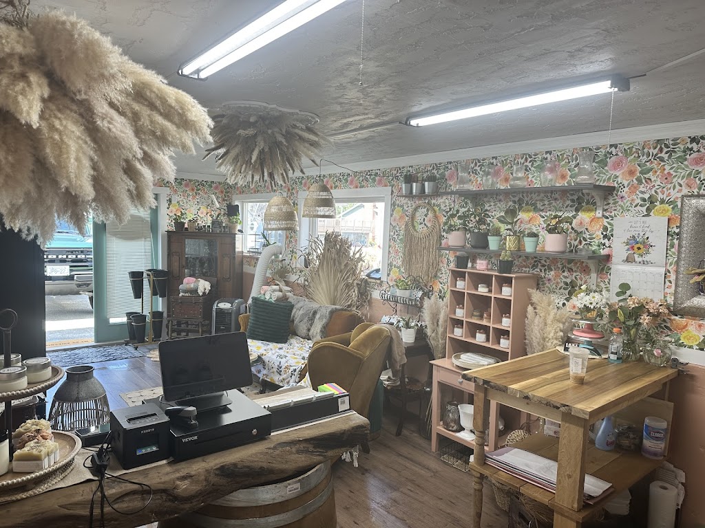 Bloom wildly flowers and gifts | 3770 Selkirk Ave, Powell River, BC V8A 3C1, Canada | Phone: (604) 489-3384