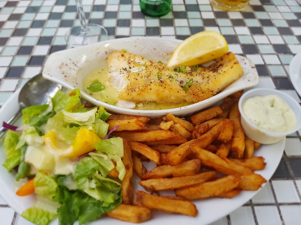 Restaurant Cape Cod | 160 Rue Sainte-Anne, Sainte-Anne-de-Bellevue, QC H9X 1M6, Canada | Phone: (514) 457-0081