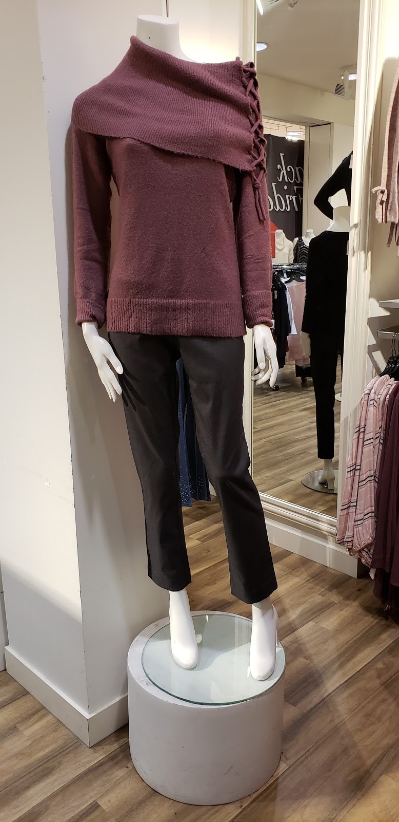 Cleo | 999 Upper Wentworth St Unit 169A, Hamilton, ON L9A 4W5, Canada | Phone: (905) 385-3355