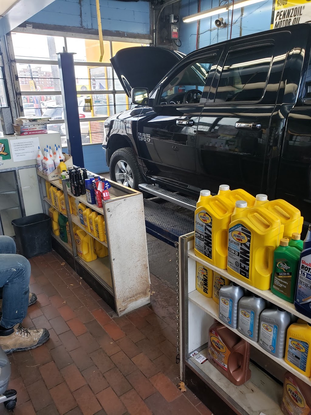 Centennial Pennzoil Lube Centre | 207 Centennial Pkwy N, Hamilton, ON L8E 1H8, Canada | Phone: (905) 561-0881