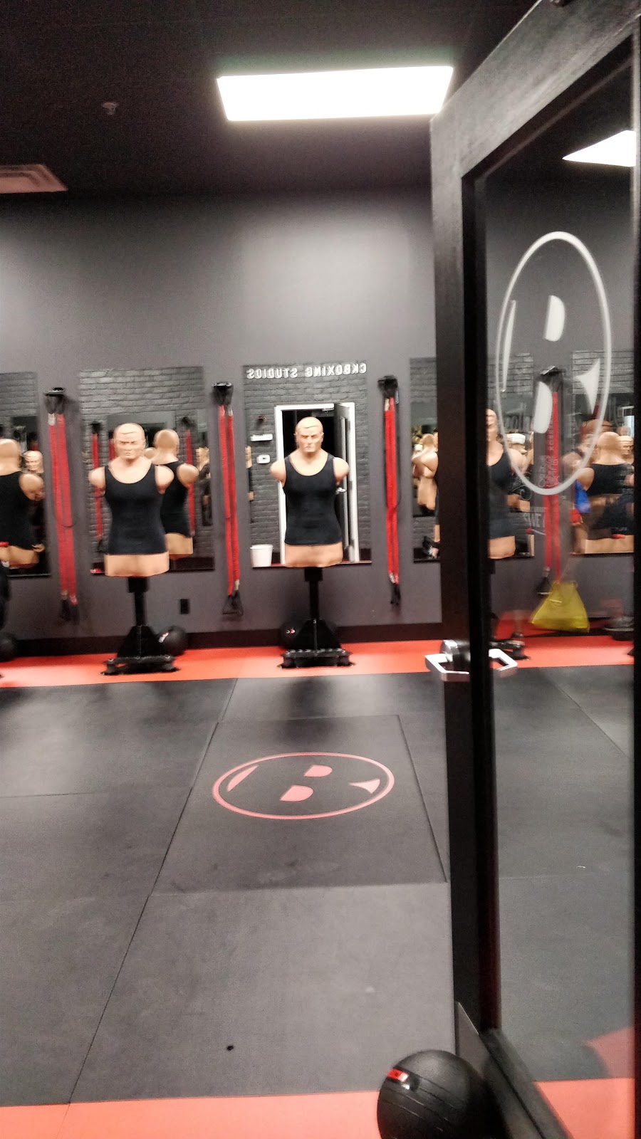 Big Hit Kickboxing Studios | 165 Fort York Blvd, Toronto, ON M5V 0C7, Canada | Phone: (647) 748-2448