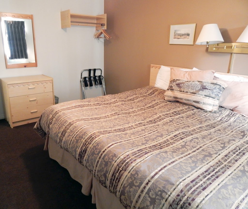 Banff Boundary Lodge | 1000 Harvie Heights Rd, Harvie Heights, AB T1W 2W2, Canada | Phone: (403) 678-9555