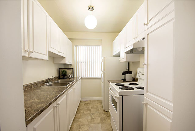 Esplanade Towers (1) | 1 Grosvenor St, London, ON N6A 1Y2, Canada | Phone: (519) 433-6145