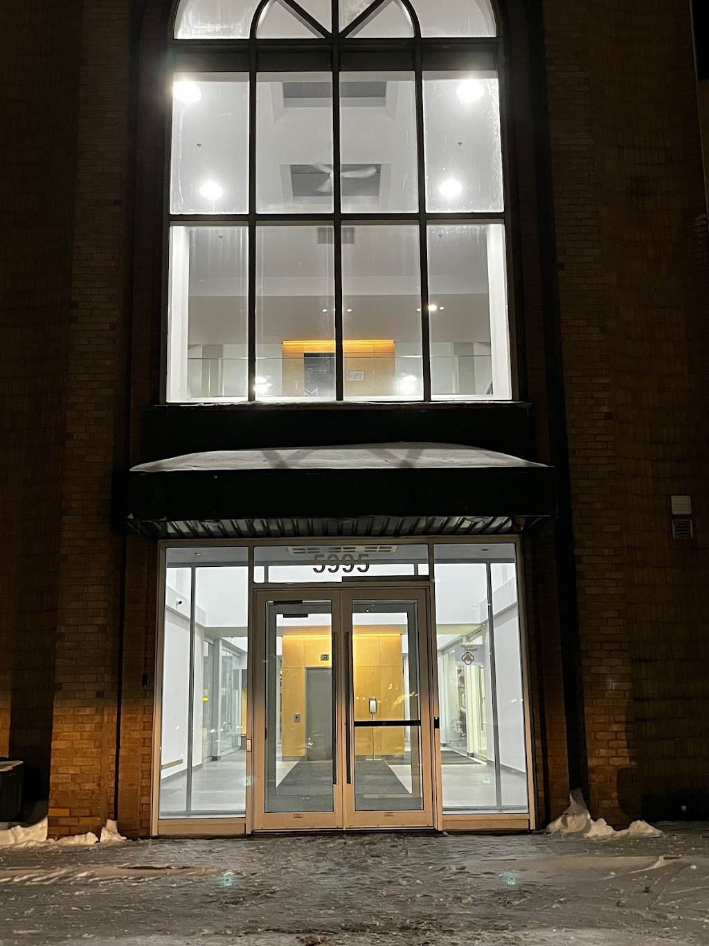Clinique Dentaire du Carré Gouin - Dre Nayla Barrak | 5995 Boul Gouin O #210, Montréal, QC H4J 2P8, Canada | Phone: (514) 334-3343