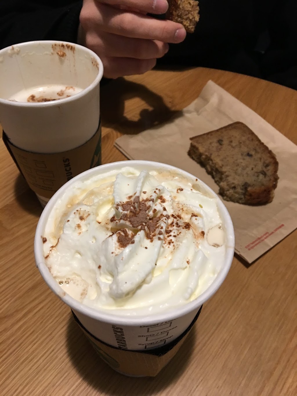 Starbucks | 3235 Dundas St W #1, Mississauga, ON L6J 4Z3, Canada | Phone: (905) 608-0633