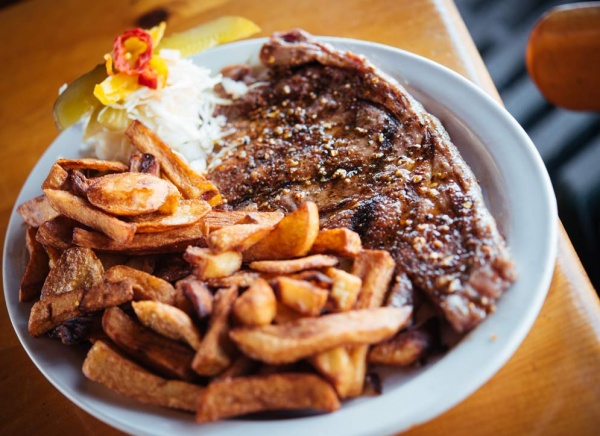 Delibees | 24 Av de la Baie de Valois, Pointe-Claire, QC H9R 4B3, Canada | Phone: (514) 693-1163