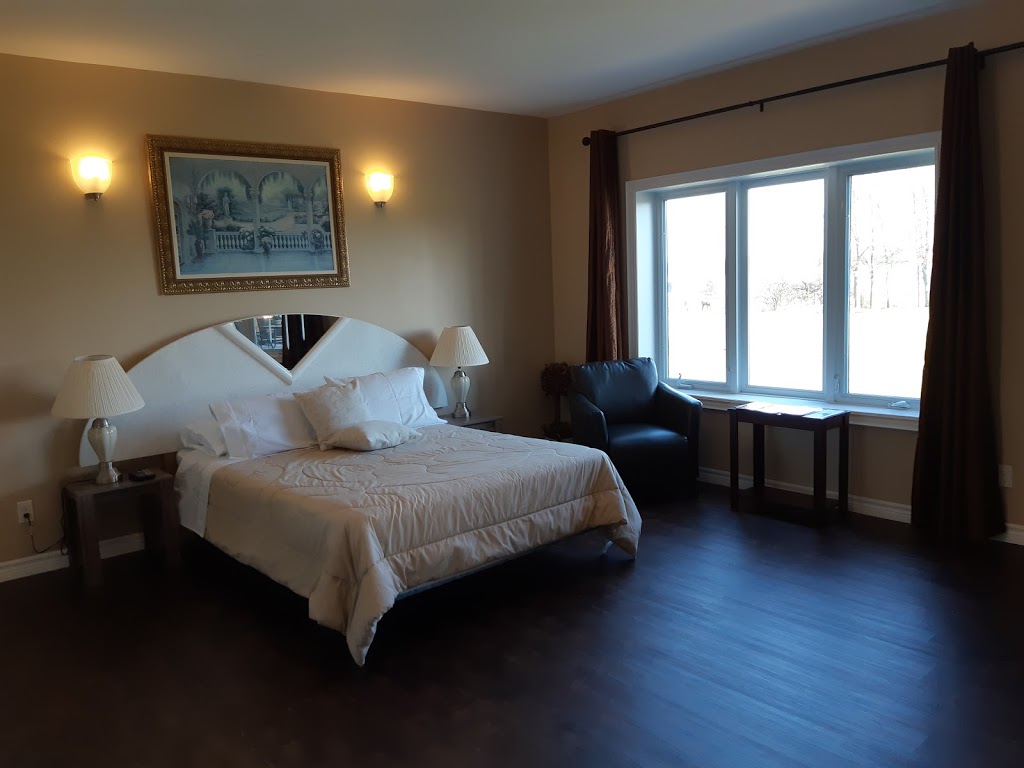 Pleasant Bay Getaway | 19281 Loyalist Pkwy, Consecon, ON K0K 1T0, Canada | Phone: (613) 399-3688