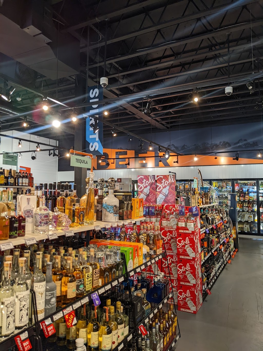 Lighthouse Liquor Store | 5755 Cowrie St Unit 2, Sechelt, BC V0N 3A0, Canada | Phone: (604) 885-4494