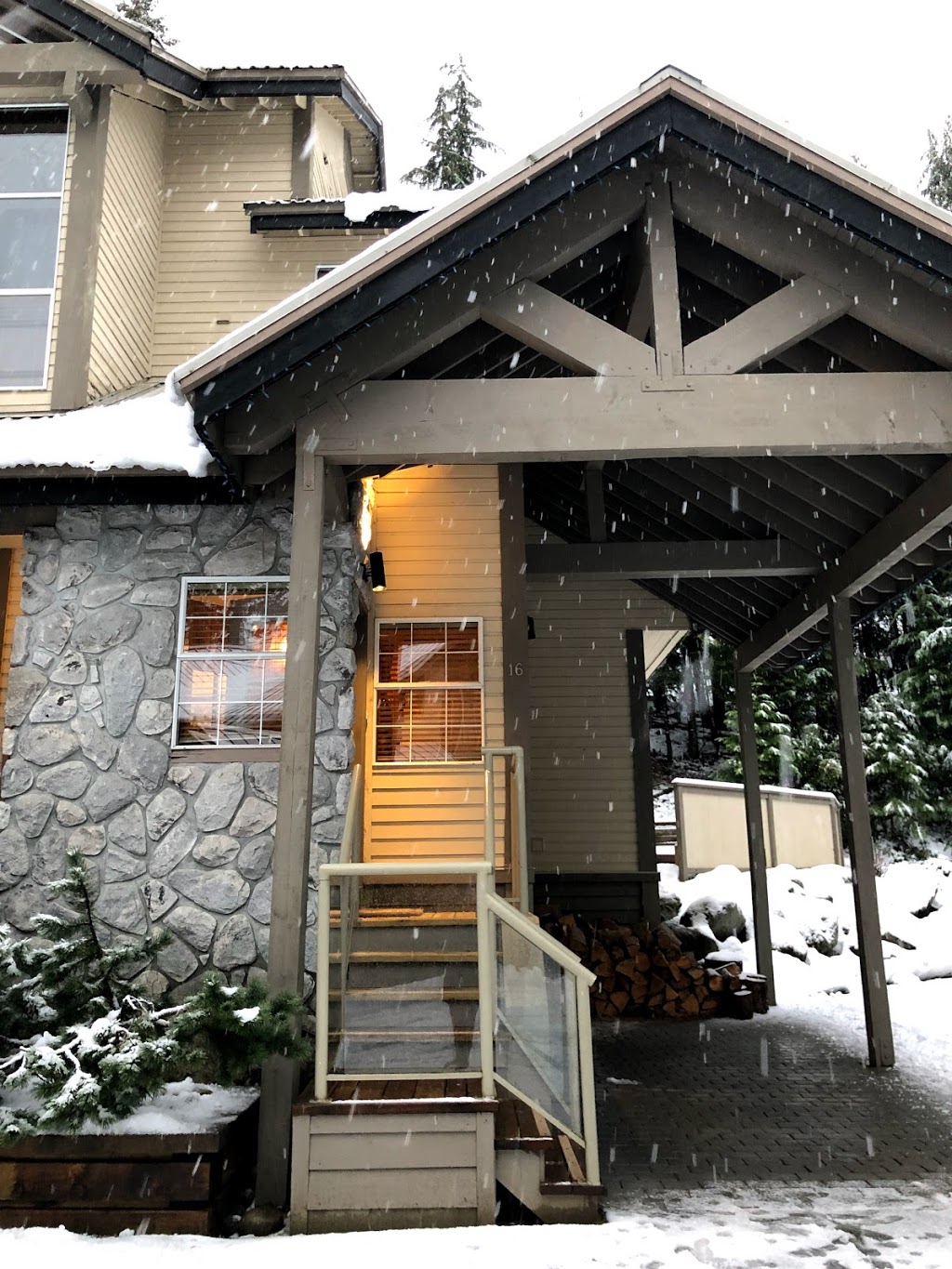 Harmony Whistler Vacations Ltd. | 4370 Lorimer Rd #338B, Whistler, BC V8E 1A6, Canada | Phone: (604) 906-1032