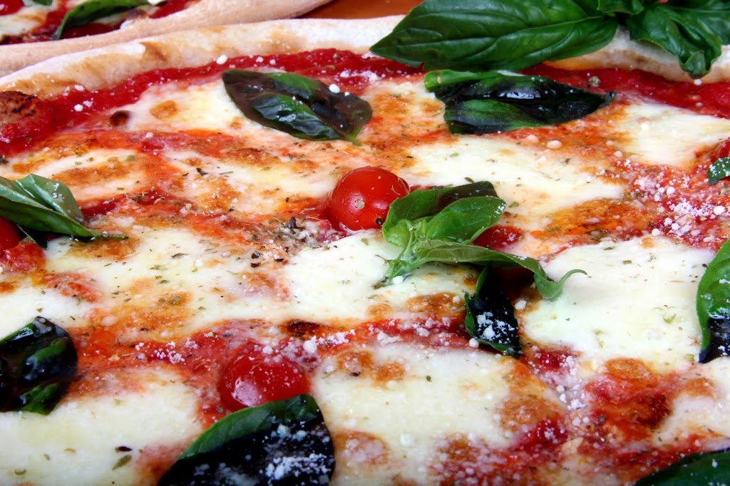 Applestone Pizzeria | 1900 Appleby Line, Burlington, ON L7L 0B7, Canada | Phone: (905) 331-1003