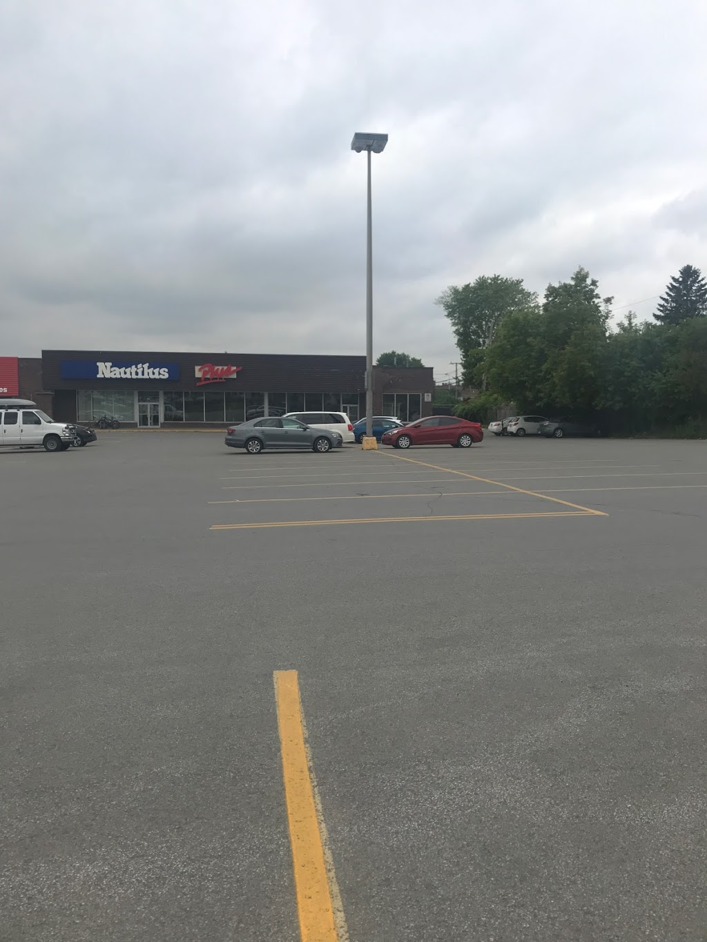 Nautilus Plus Laval | 1780 Boulevard des Laurentides, Laval, QC H7M 2Y4, Canada | Phone: (450) 668-2686