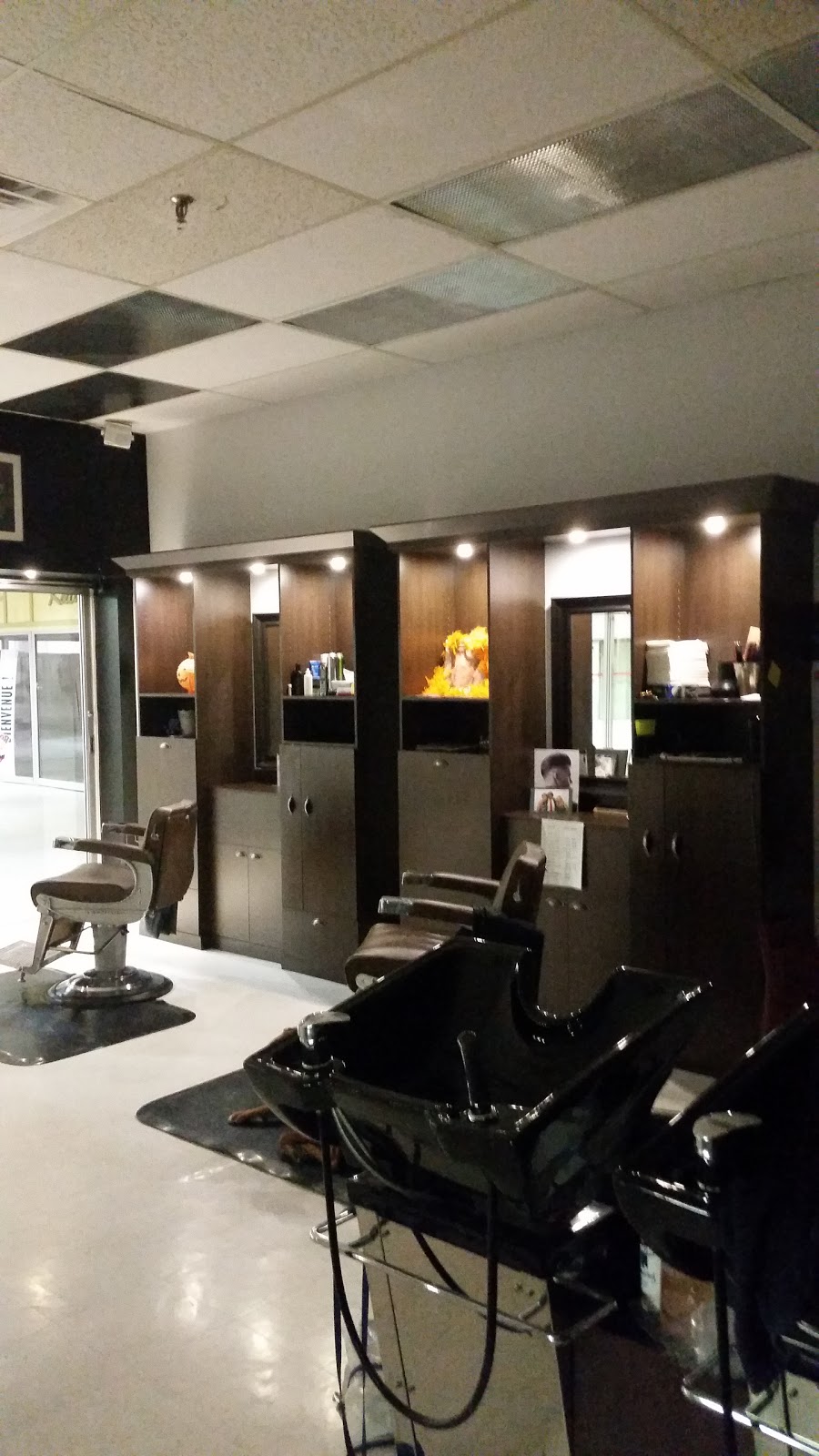 Le Repère, coiffeur, barbier | 3875 Blv. Ste-Rose Ouest, Laval, QC H7P 1E1, Canada | Phone: (514) 792-2103