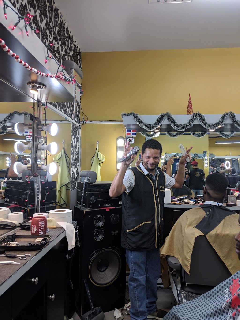 Mas Flow Barbershop | 1770 Rue Beaubien E, Montréal, QC H2G 1L5, Canada | Phone: (514) 509-3569