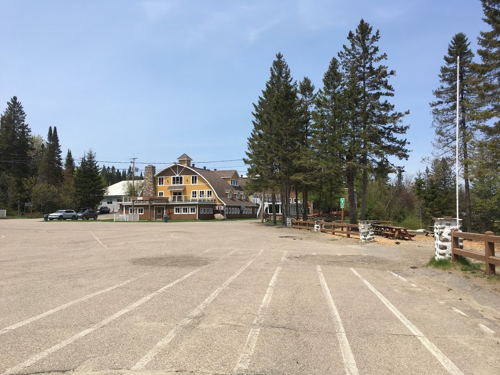 Middle School Laurentien | 1200 14e Av, Val-Morin, QC J0T 2R0, Canada | Phone: (819) 322-2913
