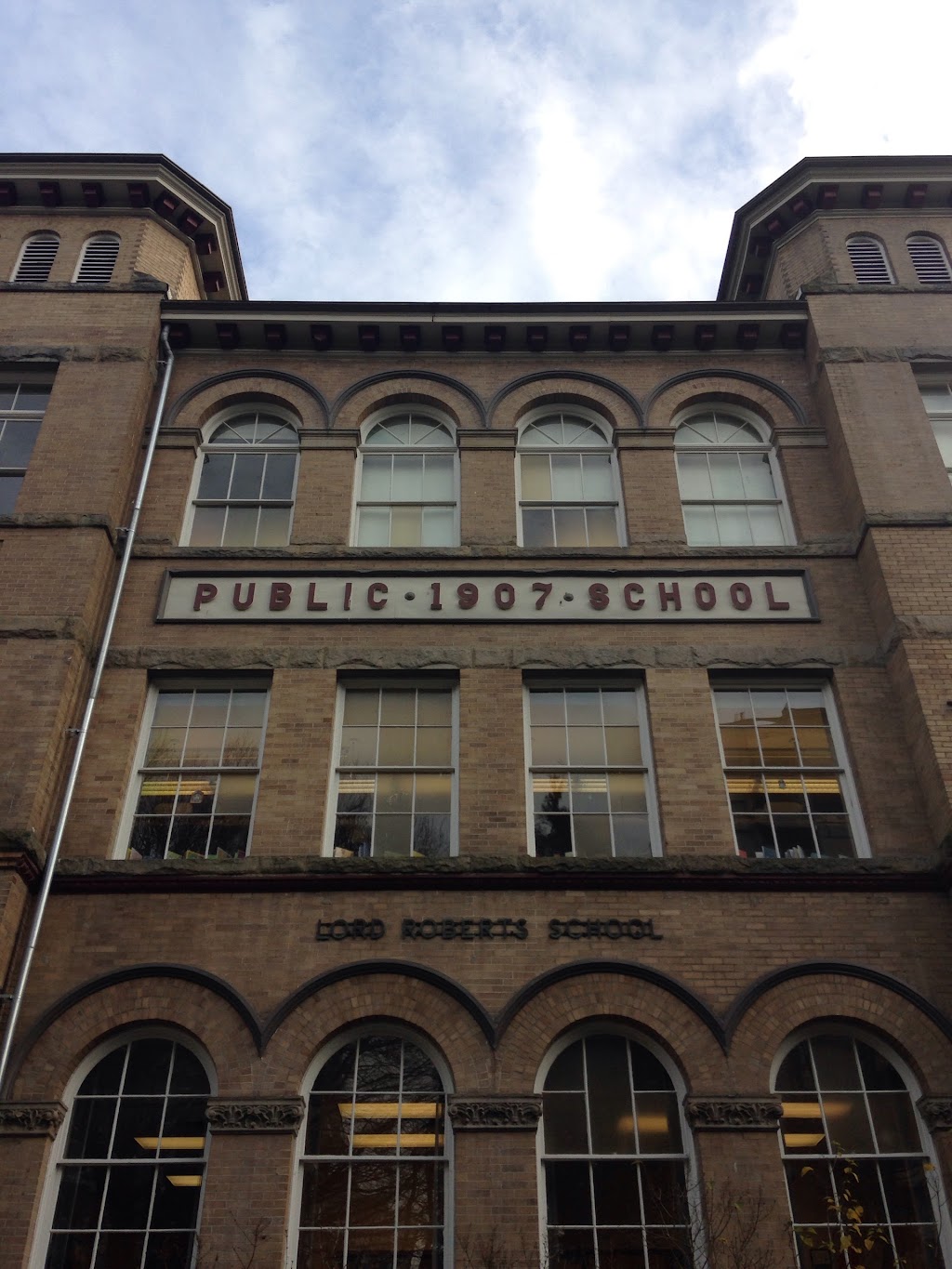 Lord Roberts Elementary School | 1100 Bidwell St, Vancouver, BC V6G 2K4, Canada | Phone: (604) 713-5055