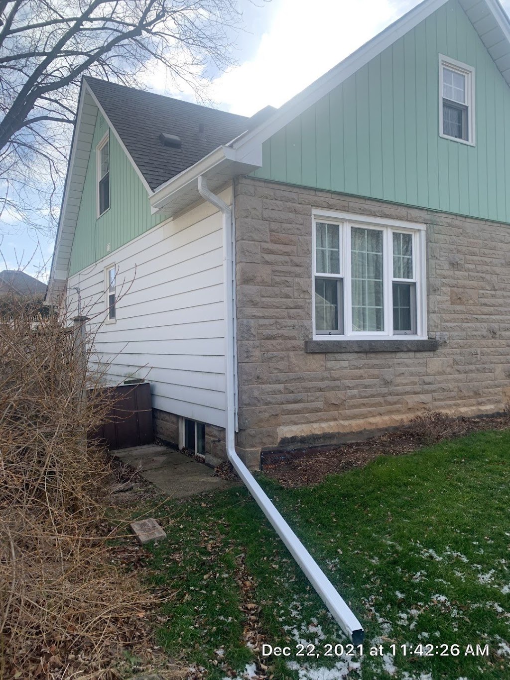 Custom Contracting Eavestrough repair london | 100 Kellogg Ln, London, ON N5W 2T5, Canada | Phone: (226) 408-4962