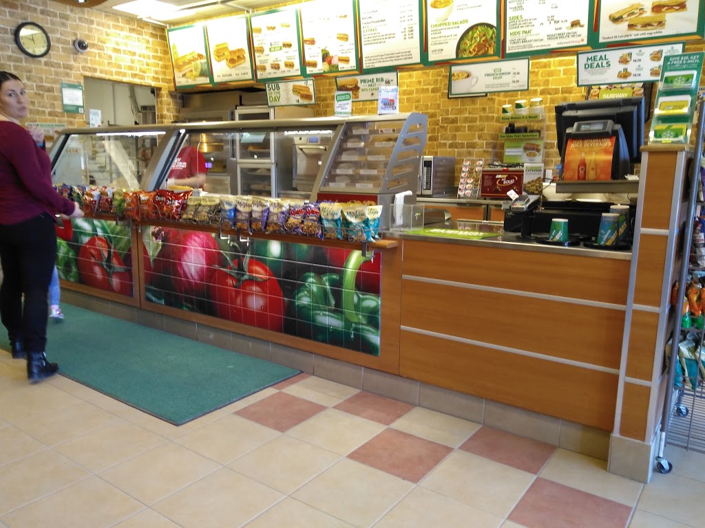 Subway | 19466 Yonge St, Holland Landing, ON L9N 1L7, Canada | Phone: (905) 235-6122