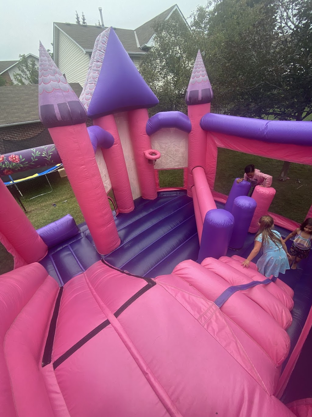 Aeroinflatables Bouncy Castles | 10 Furbacher Ln #4, Aurora, ON L4G 6W1, Canada | Phone: (416) 371-7532