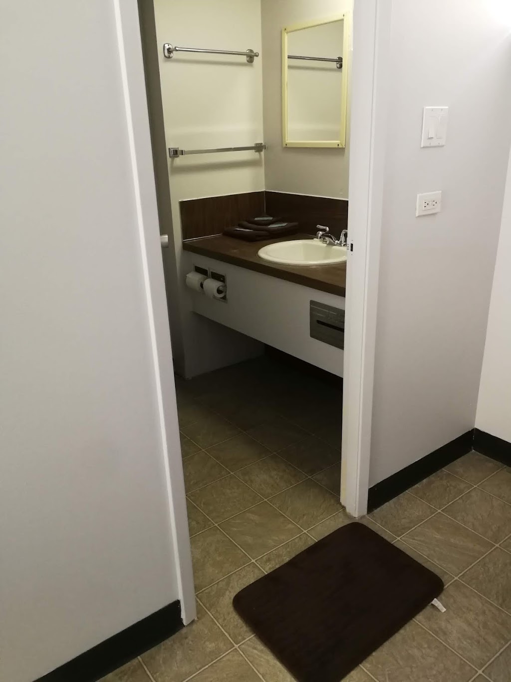 Sundowner Motel | 1085 Trans-Canada Hwy, Cache Creek, BC V0K 1H0, Canada | Phone: (250) 457-6216