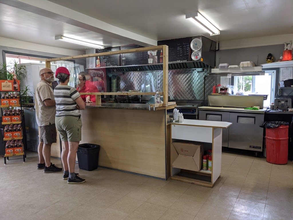 Casse-Croute Chez Jojo | 2143 Chemin du Tour du Lac, Nominingue, QC J0W 1R0, Canada | Phone: (819) 278-4774