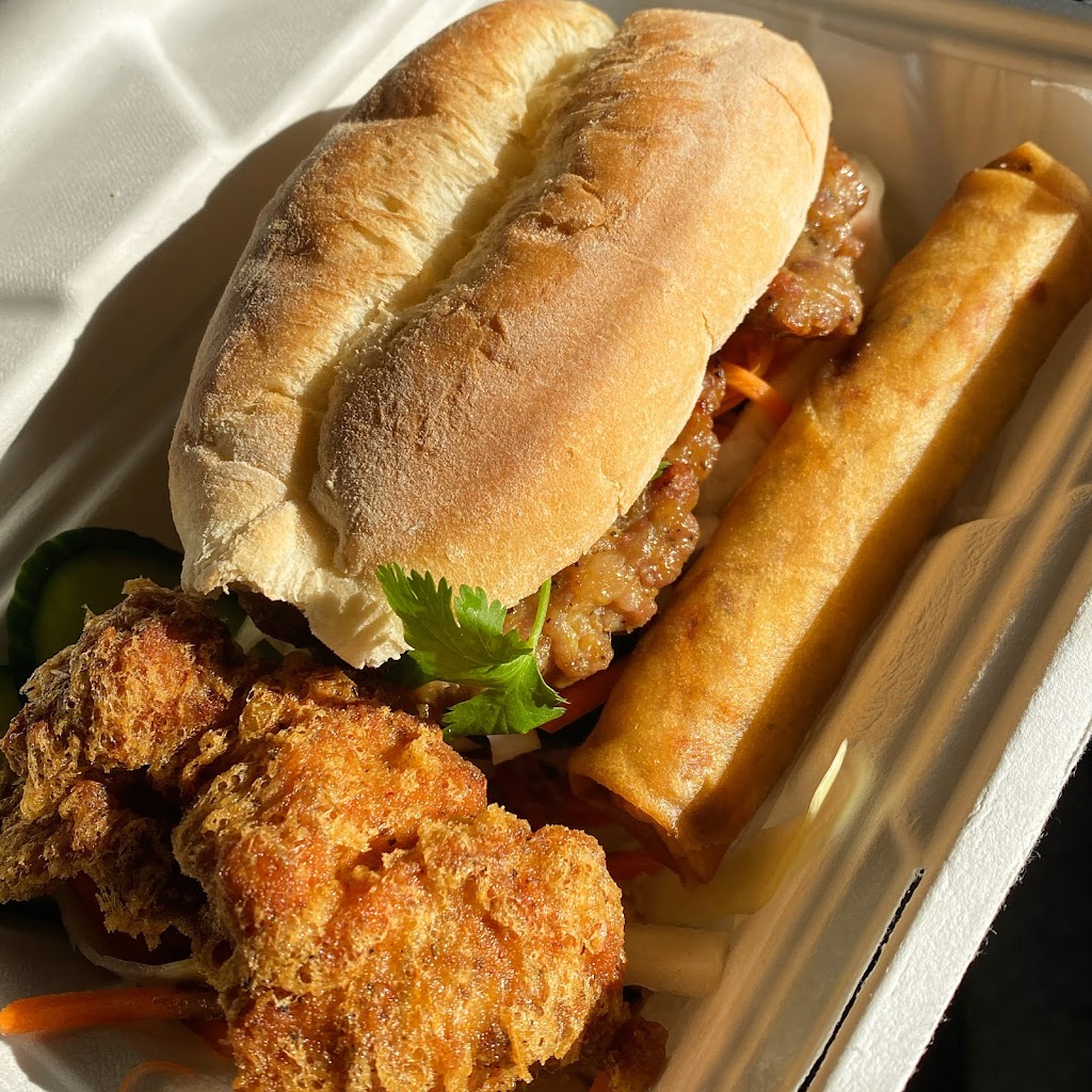 Henrys Hip Eats | 1507 Powell St, Vancouver, BC V5L 5C3, Canada | Phone: (778) 898-3565