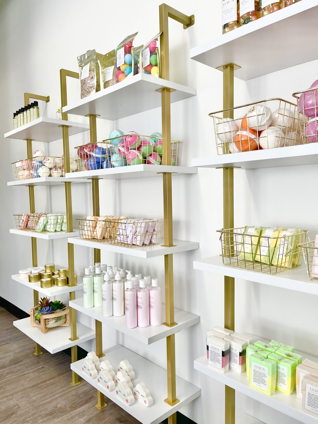 Lemon Sugar Bar & Esthetics | 373 Strathmillan Rd #1, Winnipeg, MB R3J 2V8, Canada | Phone: (204) 306-4094