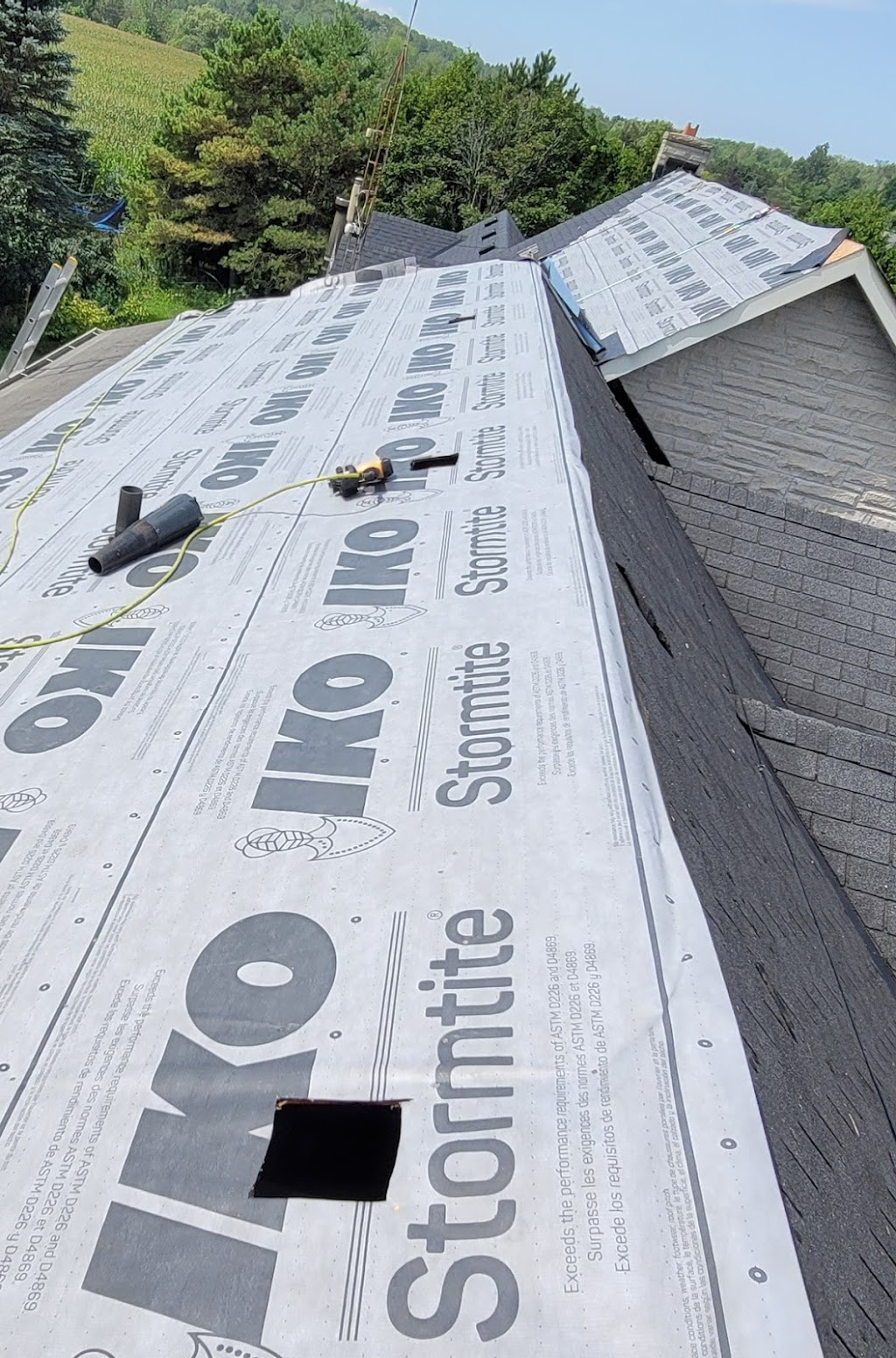 Roof Dr | 123 St Vincent St, Barrie, ON L4M 3Y7, Canada | Phone: (705) 627-2447