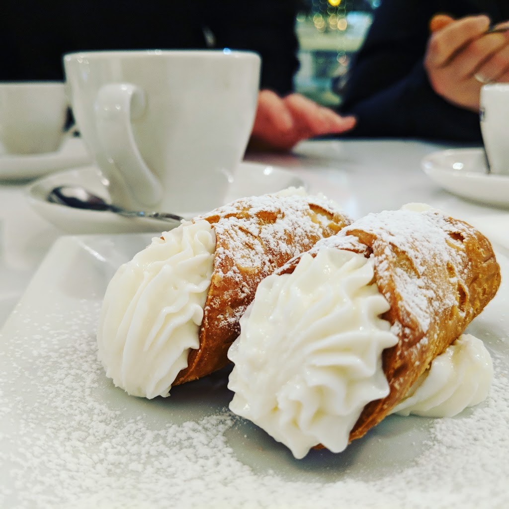 Big Cannoli Lane | 140 Woodbridge Ave, Woodbridge, ON L4L 2S7, Canada | Phone: (905) 605-5263