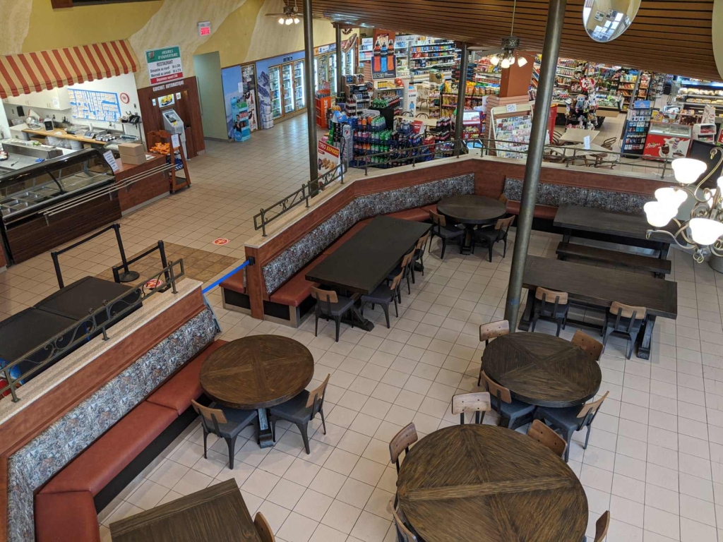 Restaurant Bouffe et Plus Ste-Genevieve & Dépanneur | 884 Boul. Sainte-Geneviève, Chicoutimi, QC G7G 2G2, Canada | Phone: (418) 543-1177