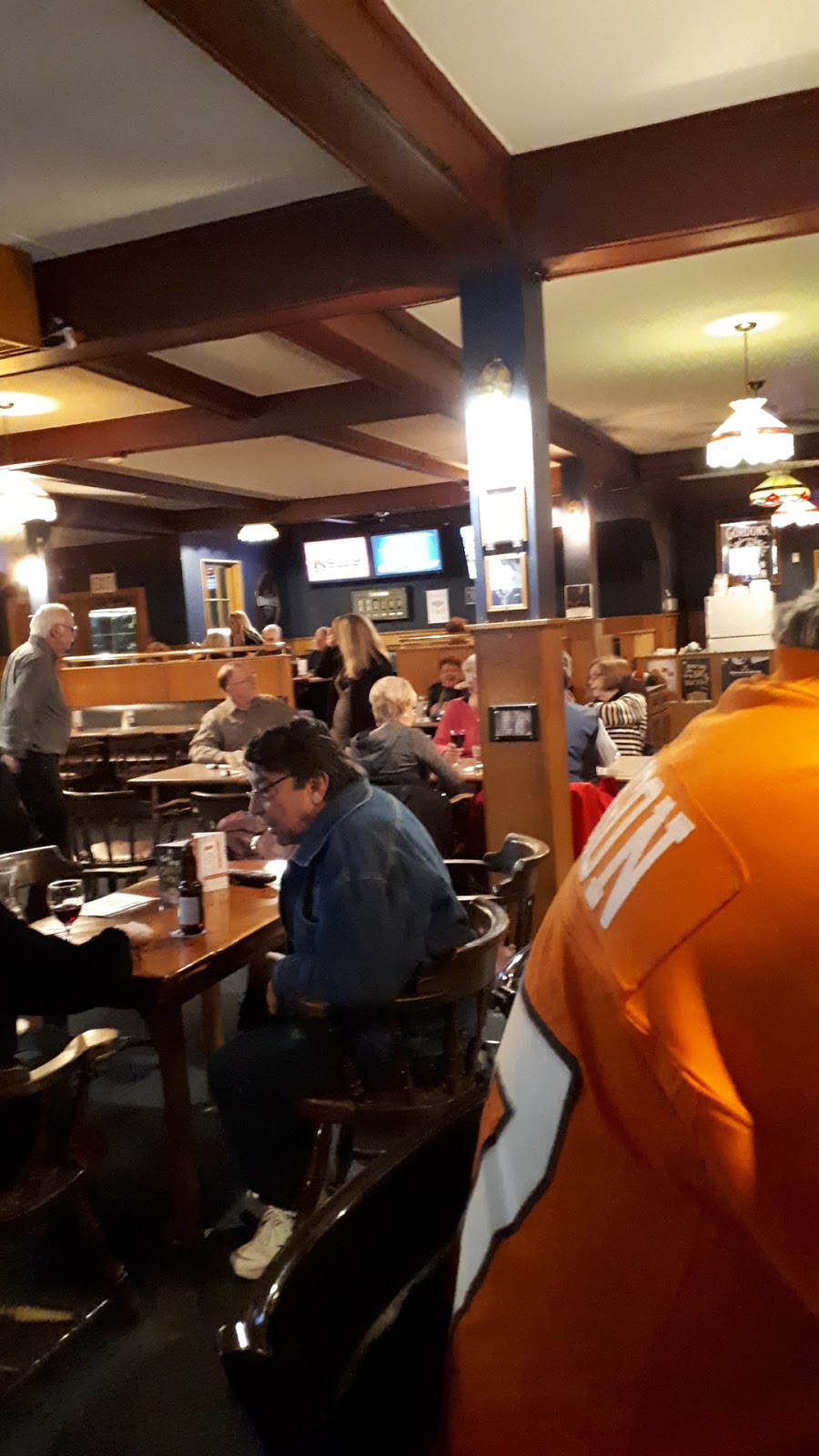 Horseshoe Bay Inn | 9576 Chemainus Rd, Chemainus, BC V0R 1K5, Canada | Phone: (250) 416-0411