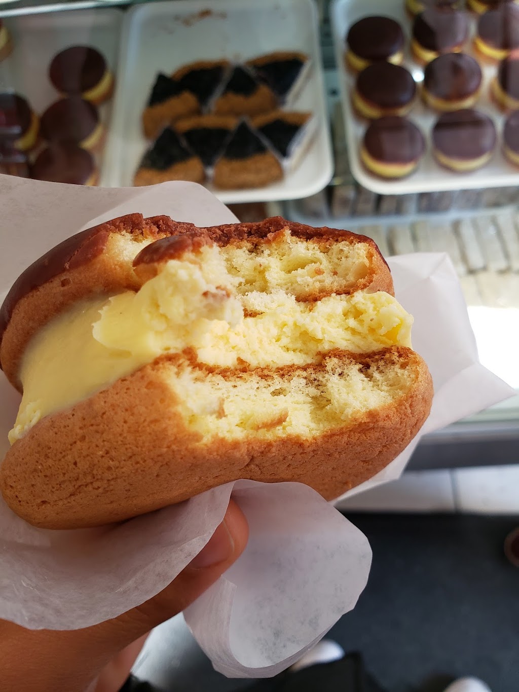 Boulangerie Samos | 4379 Boul St-Laurent, Montréal, QC H2W 1Z8, Canada | Phone: (514) 845-8033