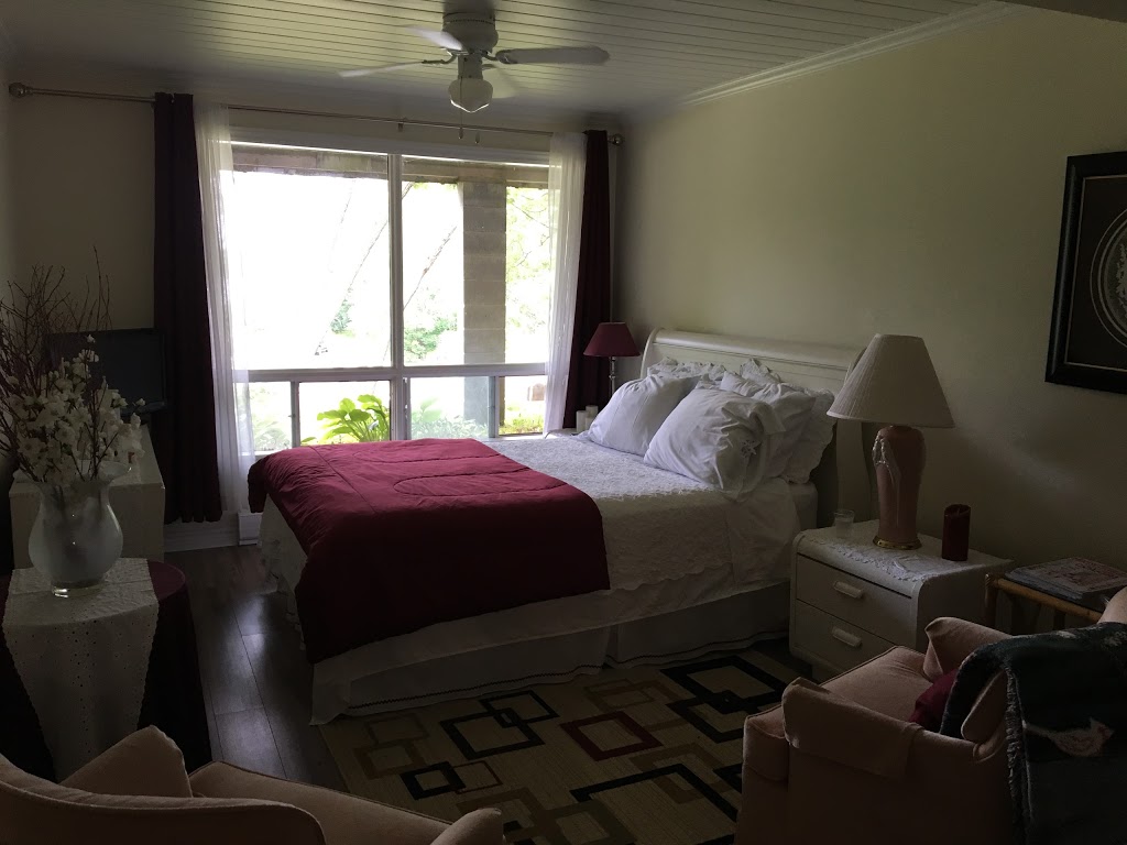 House on the Hill Bed & Breakfast | 1007 Sutton Dr, Port Carling, ON P0B 1J0, Canada | Phone: (705) 762-1595