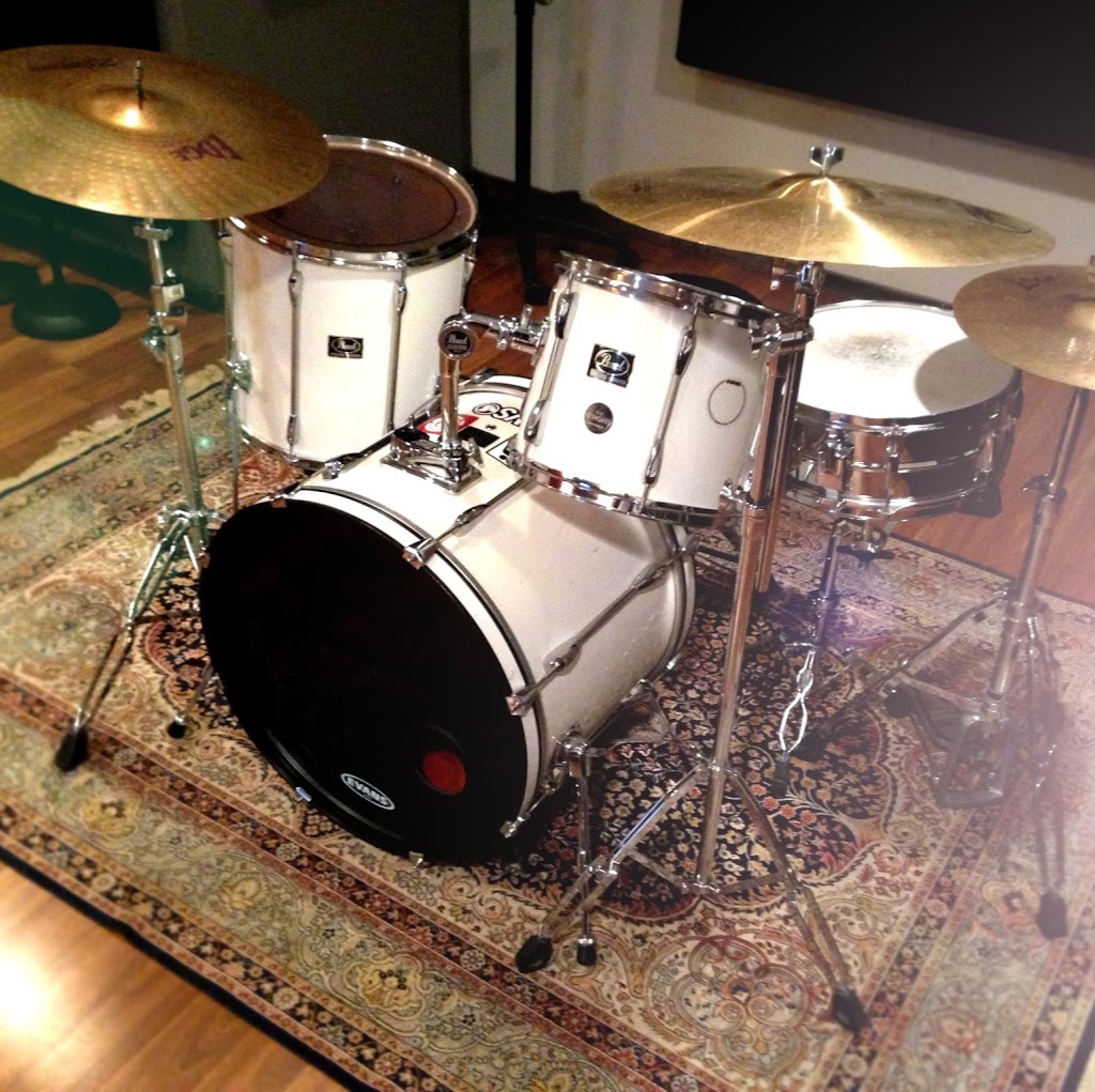 Glass Bottle Studios | 1659 Bayview Ave, East York, ON M4G 3C1, Canada | Phone: (647) 521-9524