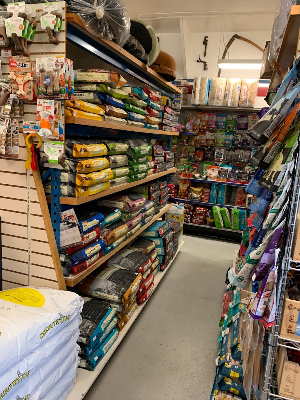 Country Depot | 315 Hamilton Ln, Kincardine, ON N2Z 1E2, Canada | Phone: (519) 396-3451