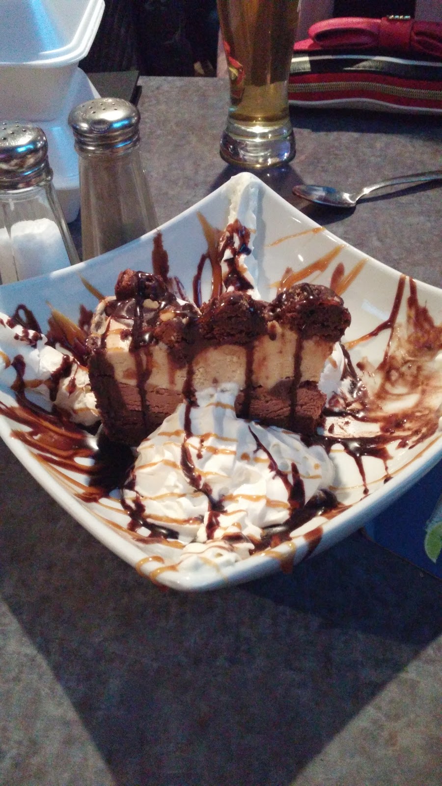 Twiggs Bar & Grill | 1207 Essex County Rd 22, Emeryville, ON N0R 1C0, Canada | Phone: (519) 727-8704