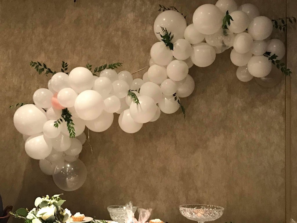 Balloon creation by Iryna | Argyle Ave, Saskatoon, SK S7H 2W3, Canada | Phone: (306) 536-3036